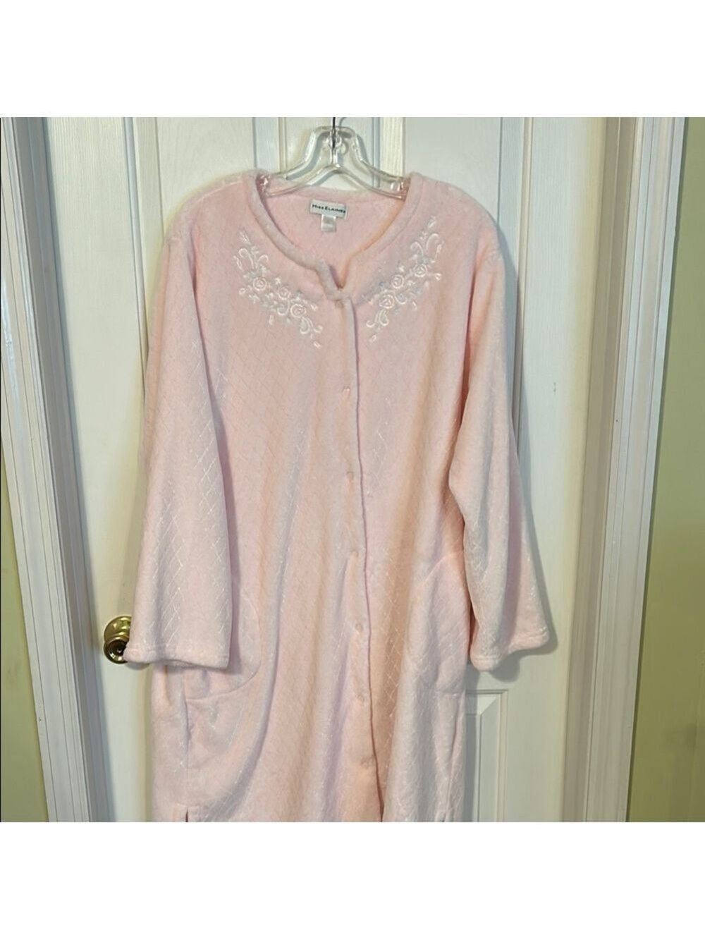 Miss Elaine Pink Embroidered Robe. Size XL. Good condition